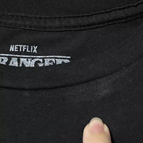 Netflix Stranger Things Logo Black Graphic T-Shirt Womens Sz XL Fits Like Mediu - Picture 3 of 4